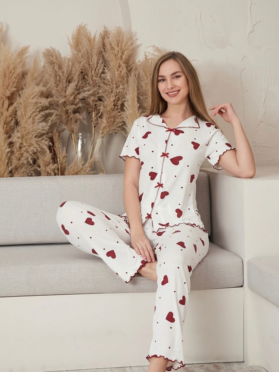 Beyaz Üzerine Kırmızı Kalp Desenli Kadın Pijama Takımı
